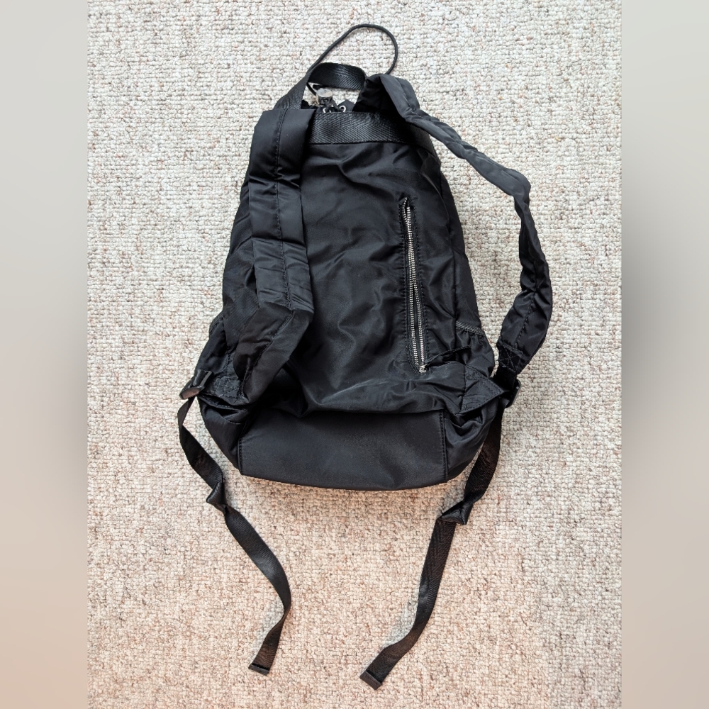 Stylish Black Drawstring Backpack - Picture 2 of 3